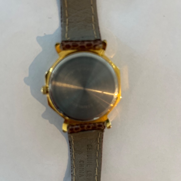 Shye Geometric Gold Dial watch - Picture 5 of 5